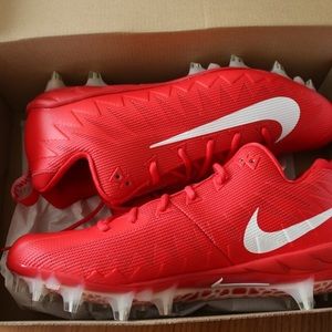 Nike Alpha Menace Pro Low Football Cleats